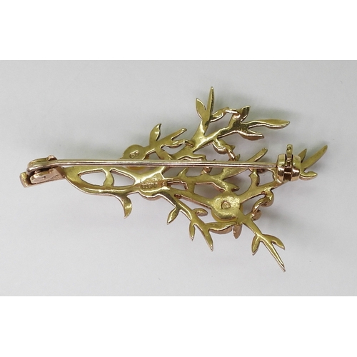 2795 - FOUR VINTAGE BROOCHESa bright yellow metal large bar brooch with a pearl studded dragonfly design, l... 