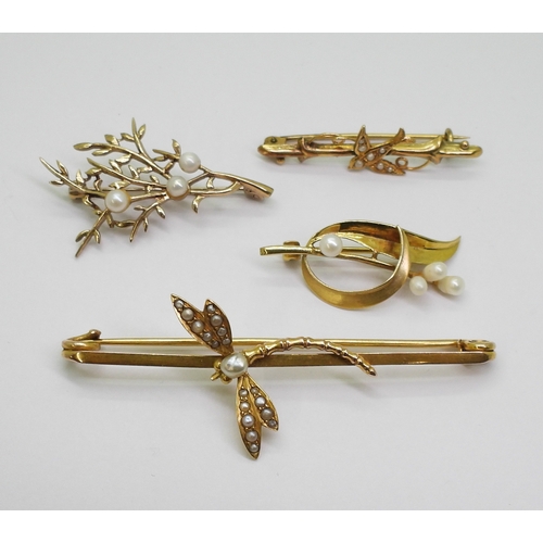 2795 - FOUR VINTAGE BROOCHESa bright yellow metal large bar brooch with a pearl studded dragonfly design, l... 