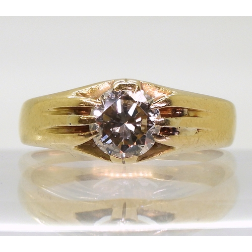 2806 - A GYPSY STYLE DIAMOND RINGthe 18k gold mount is set with an estimated approx 1.10ct brilliant cut di... 