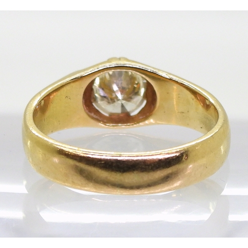 2806 - A GYPSY STYLE DIAMOND RINGthe 18k gold mount is set with an estimated approx 1.10ct brilliant cut di... 