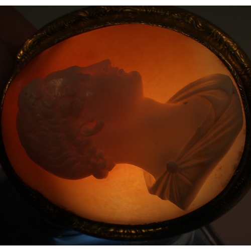 2812 - A CAMEO OF CESAR AUGUSTUSthe well carved cameo is approx 4.5cm x 3.8cm, in a yellow metal engraved b... 