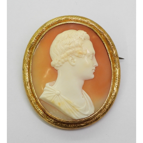 2812 - A CAMEO OF CESAR AUGUSTUSthe well carved cameo is approx 4.5cm x 3.8cm, in a yellow metal engraved b... 