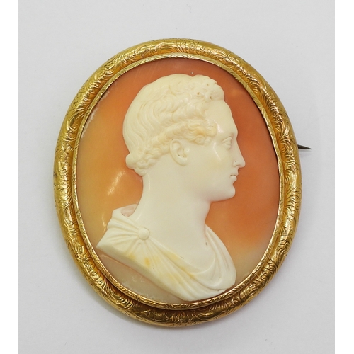 2812 - A CAMEO OF CESAR AUGUSTUSthe well carved cameo is approx 4.5cm x 3.8cm, in a yellow metal engraved b... 