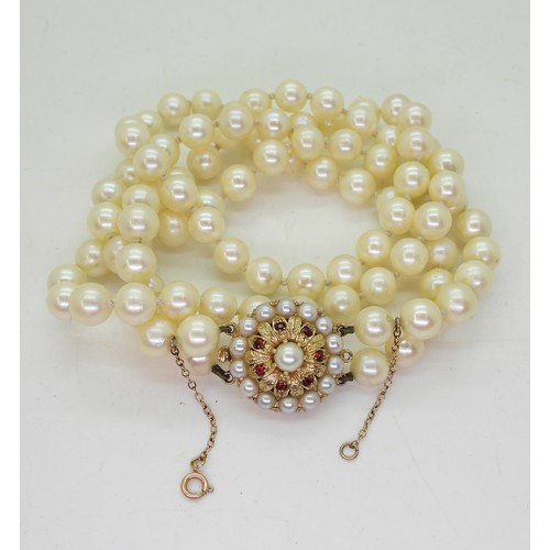 2727 - PEARLS WITH A FANCY CLASPthe pearls are approx 7.5mm, shortest length 39cm. The round flower shaped ... 