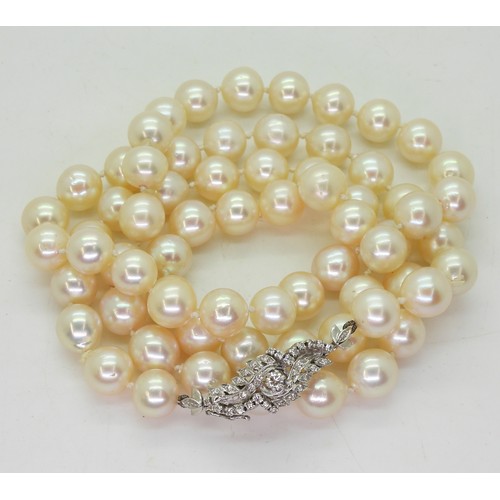 2733 - STATEMENT PEARLS & DIAMOND CLASPeach baroque pearl is approx 10.4mm to 10.9mm, length 86.5cm, th... 