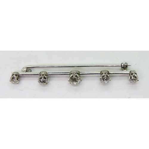 2822 - A SUBSTANTIAL DIAMOND BROOCHthe white metal bar brooch is stamped 18ct & Plat, and set with esti... 