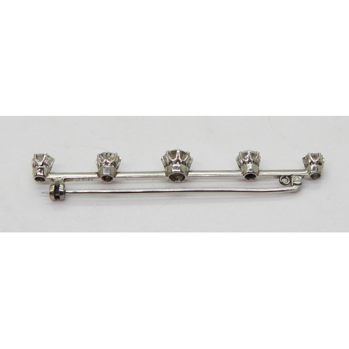 2822 - A SUBSTANTIAL DIAMOND BROOCHthe white metal bar brooch is stamped 18ct & Plat, and set with esti... 