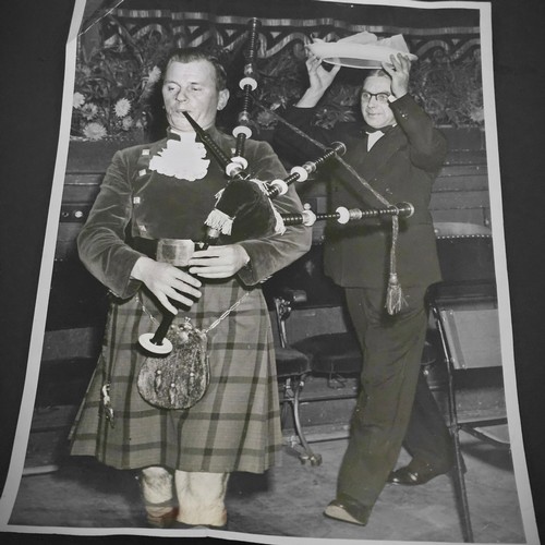 2642 - ROBERT GILLANDERS & SON FORFAR SCOTTISH HIGHLAND BAGPIPESA full set of ebonised white metal and ... 