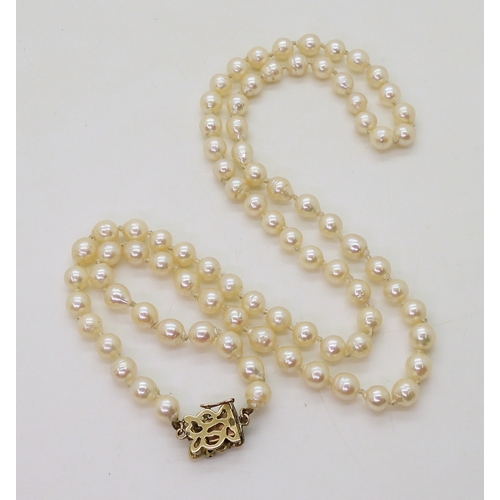 748 - A long string of baroque pearls with a retro yellow metal sapphire set box clasp, each pearl approx ... 