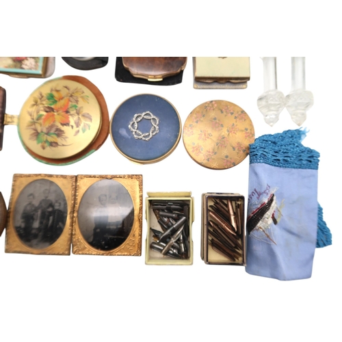 411 - A mixed lot, comprising various vintage powder compacts; an ornately carved bone needle case; an Acm... 