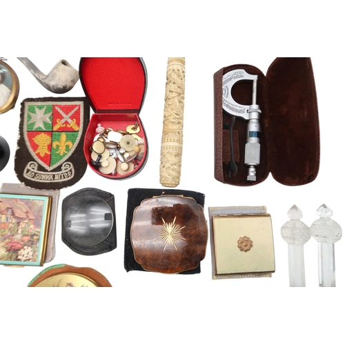 411 - A mixed lot, comprising various vintage powder compacts; an ornately carved bone needle case; an Acm... 