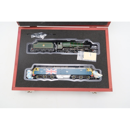 514 - A Bachmann 00-gauge 1989-2014 25th Anniversary commemorative set, No. 267, comprising Jubilee No. 45... 