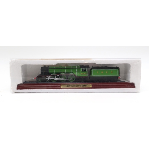 520 - An assortment of loose Hornby 00-gauge railway passenger and mail cars, including blue 'Royal Scot' ... 