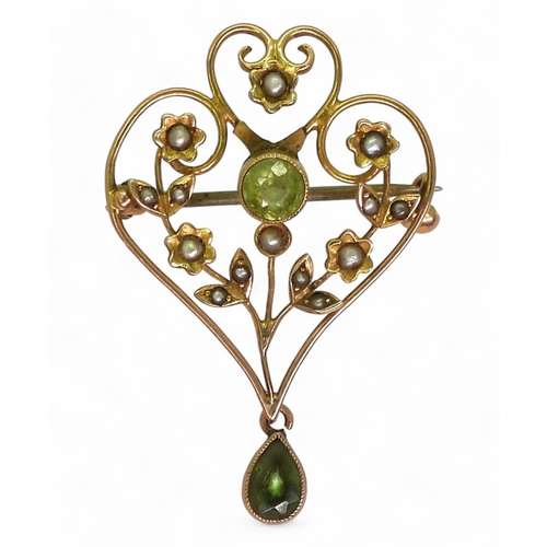 772 - A 9ct gold peridot and pearl Edwardian brooch, weight 2.7gms