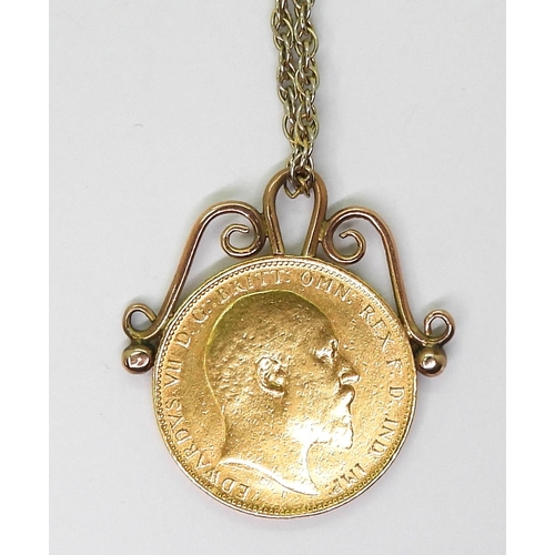 785 - A 1905 gold full sovereign, with yellow metal soldered on pendant mount with a gold plated chain, we... 