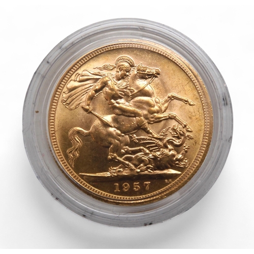 303 - Elizabeth II (1952-2022) 1 Sovereign 1957Obverse 1st portrait by Mary Gillick of Queen Elizabet... 