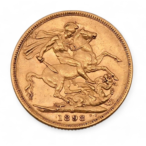 375 - Victoria (1837-1901) 1 Sovereign 1898Obverse Older crowned and veiled bust ('Old Head') of... 