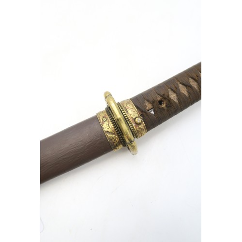 407 - A Japanese katana, in the style of a WW2 shin guntō, signed to the tang, the saya thickly painted in... 