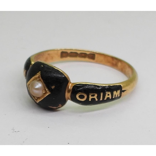 706 - An 18ct gold mourning ring, with black enamel and a pearl, hallmarked London 1884, finger size N1/2,... 