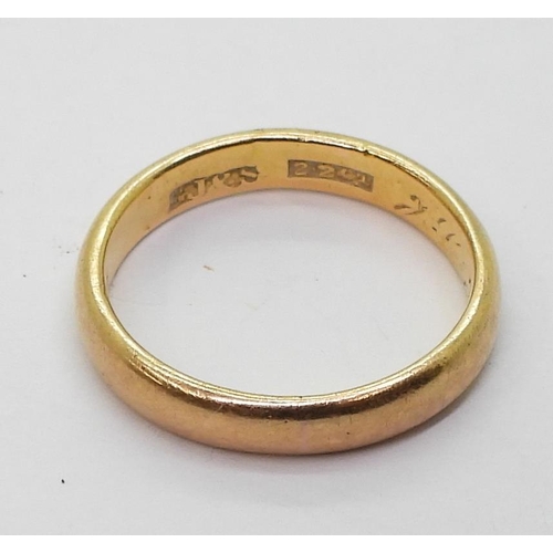 730 - A 22ct  gold wedding ring, size M1/2, weight 4.4gms