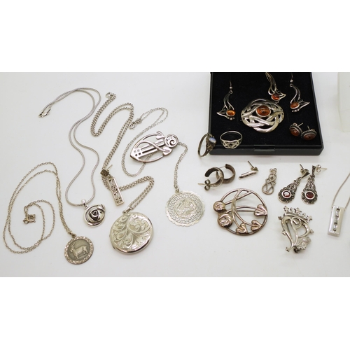 866 - A collection of silver and white metal jewellery to include a silver locket and  chain, a luckenboot... 