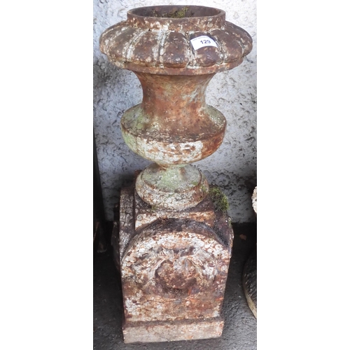 129 - A late 19th/early 20th century cast iron lamp post base, 78cm high x 27cm diameter