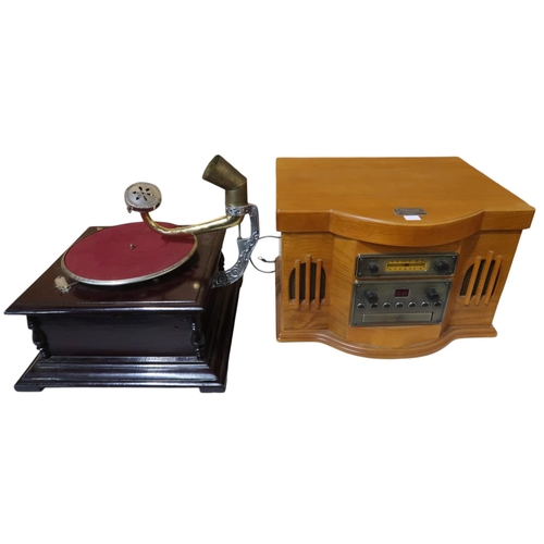 624 - A mixed lot to include one His Master's Voice Gramophone, one Gramophone Sound Master, one brass hor... 