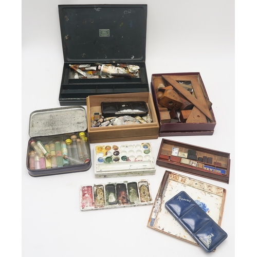 489 - A large and eclectic lot of collectable odds, including a leather doctor's case by Plucknett & C... 