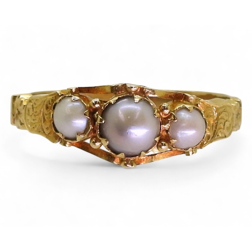 2702 - AN ANTIQUE PEARL RINGthe bright yellow metal scrolled mount with engraved detail to the shoulders. S... 