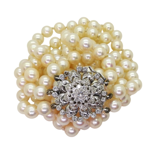 2721 - PEARLS WITH DIAMOND CLASPthe flower shaped box clasp is set with estimated approx 1.10cts, of brilli... 