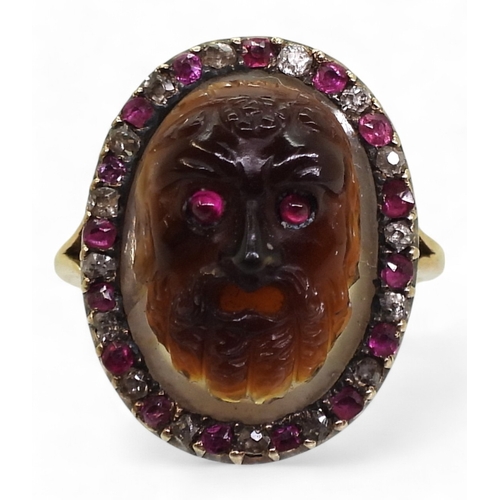 2720 - AN AGATE CAMEO RINGclassical mask themed cameo, carved in brown and cream agate, with ruby eyes. mou... 