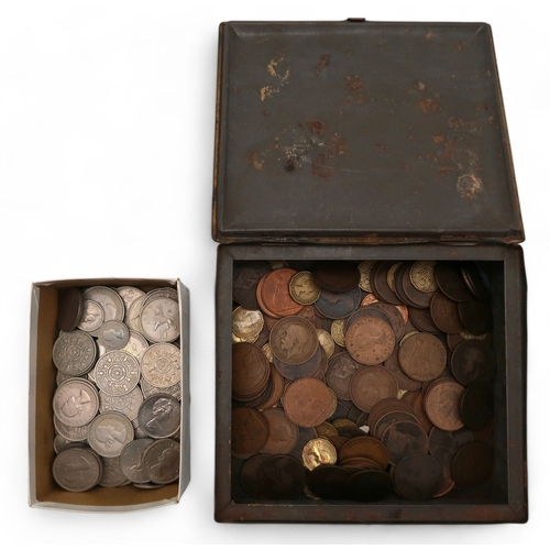 452 - Great Britain a coin collection to include pre 1947 silver coins with an approximate weight of 1200 ... 