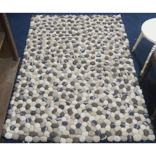 118 - A contemporary wool Ultimate Rug 