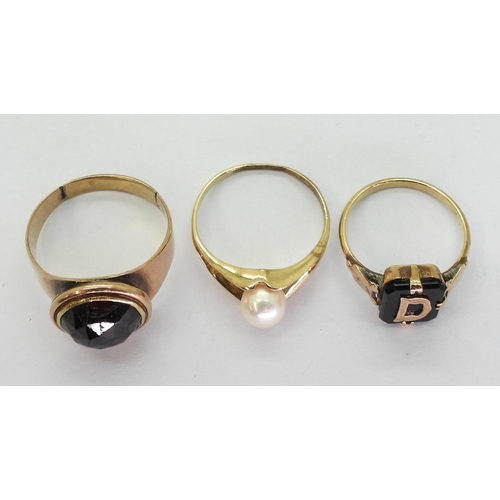 783 - A yellow metal ring set with a garnet, size O1/2, a 9ct gold pearl ring size M1/2, and a signet ring... 