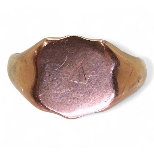 784 - A 9ct rose gold signet ring, size W, weight 5.7gms