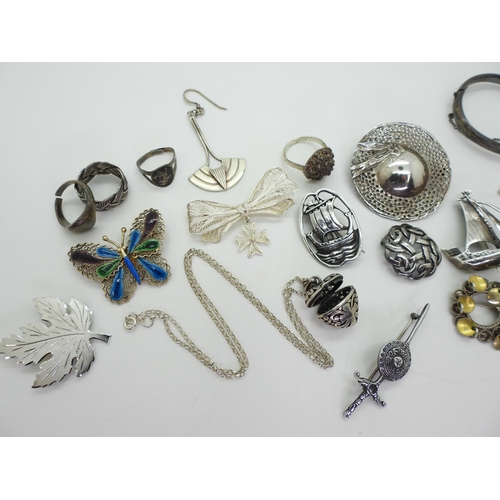 875 - A collection of silver and white metal jewellery to include a Norwegian marriage brooch, Macintosh i... 