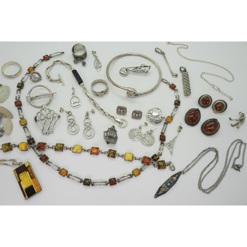 887 - A collection of silver and costume jewellery to include items made by John Hart, Ola Gorie and a She... 