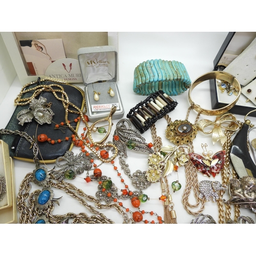 895 - A collection of vintage costume jewellery to include , a rolled gold engraved bangle, porcupine quil... 