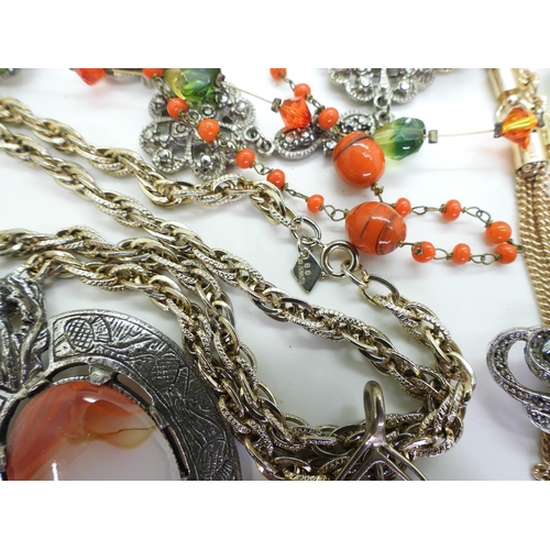 895 - A collection of vintage costume jewellery to include , a rolled gold engraved bangle, porcupine quil... 