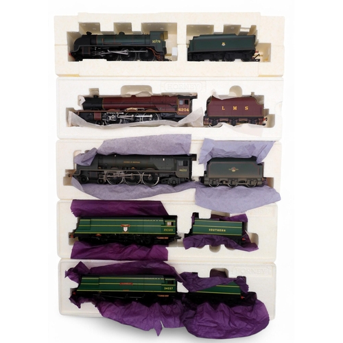 534 - Hornby 00-gauge West Country Class R2315 BR 4-6-2 'Clovelly' and R2219 SR 4-6-2 '21C123 Blackmoor Va... 