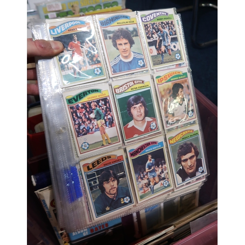 615 - Assorted ephemeral sporting collectables, to include various issues of Charles Buchan's Football Mon... 