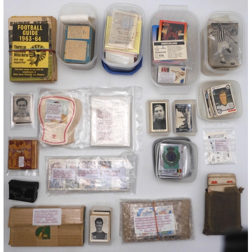 590 - A quantity of football ephemera, comprising assorted unmounted cigarette/collectors cards by Gallahe... 