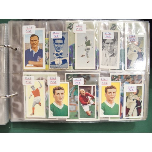 592 - Early-20th century football cigarette/collectors' cards, comprising the 