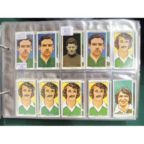 592 - Early-20th century football cigarette/collectors' cards, comprising the 