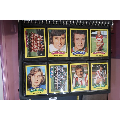 598 - A large collection of 1970s and later football cigarette/collectors' cards, to include the World Cup... 