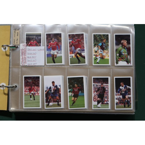 598 - A large collection of 1970s and later football cigarette/collectors' cards, to include the World Cup... 