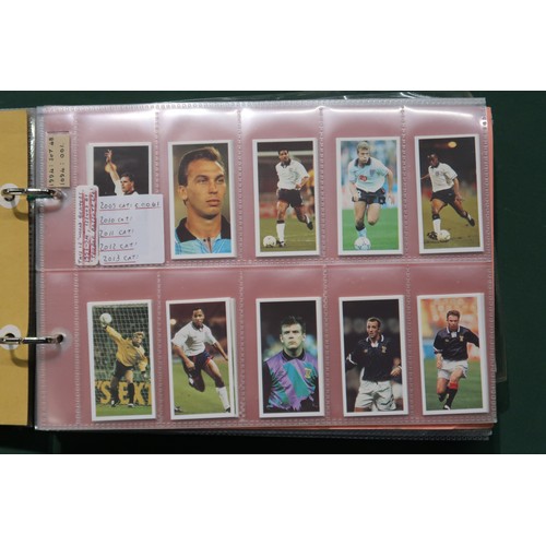 598 - A large collection of 1970s and later football cigarette/collectors' cards, to include the World Cup... 