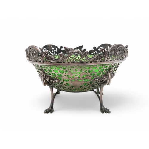 2360 - AN EDWARDIAN SILVER FRUIT BOWLby James Deakin & Sons, Sheffield 1902, the body with scale patter... 