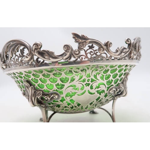 2360 - AN EDWARDIAN SILVER FRUIT BOWLby James Deakin & Sons, Sheffield 1902, the body with scale patter... 