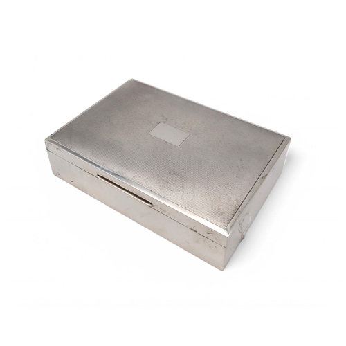 318 - A silver cigarette box, by Emile Viner, Sheffield 1964, 11 x 16 x 4cm